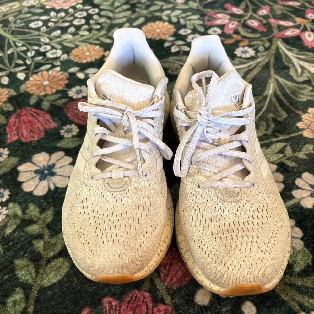 ADIDAS SIZE 8 SNEAKERS